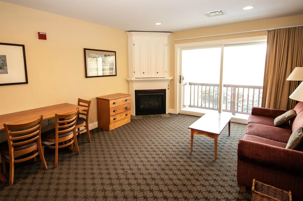 382/384 Qtr. I V Jackson Gore Inn Ludlow VT 05149