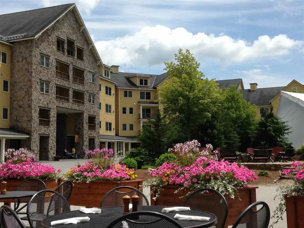 382/384 Qtr. I V Jackson Gore Inn Ludlow VT 05149