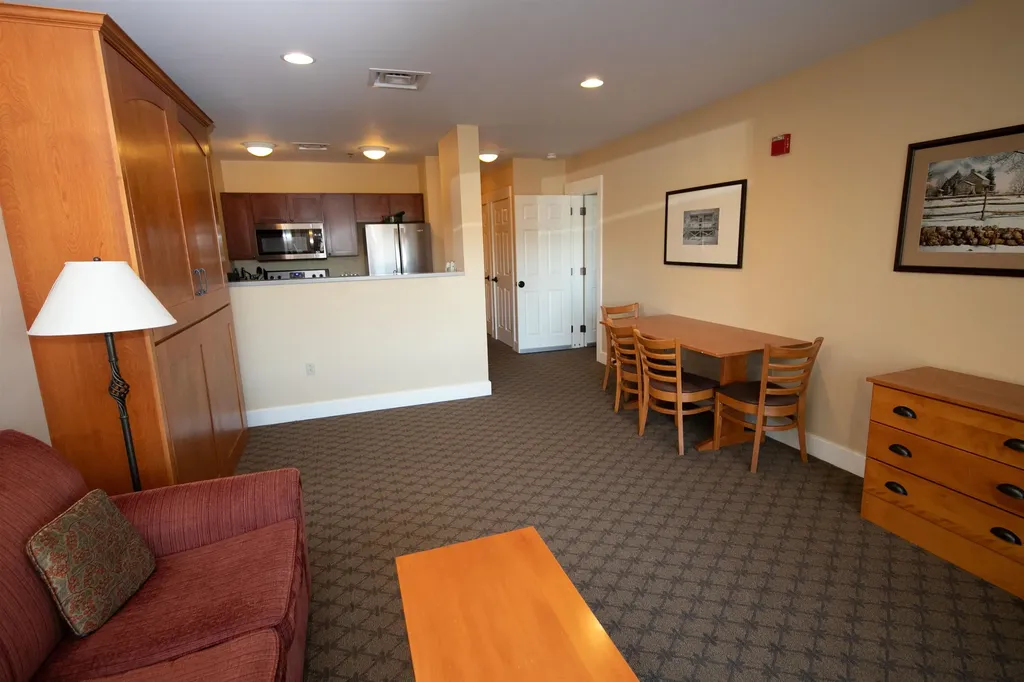 382/384 Qtr. I V Jackson Gore Inn Ludlow VT 05149