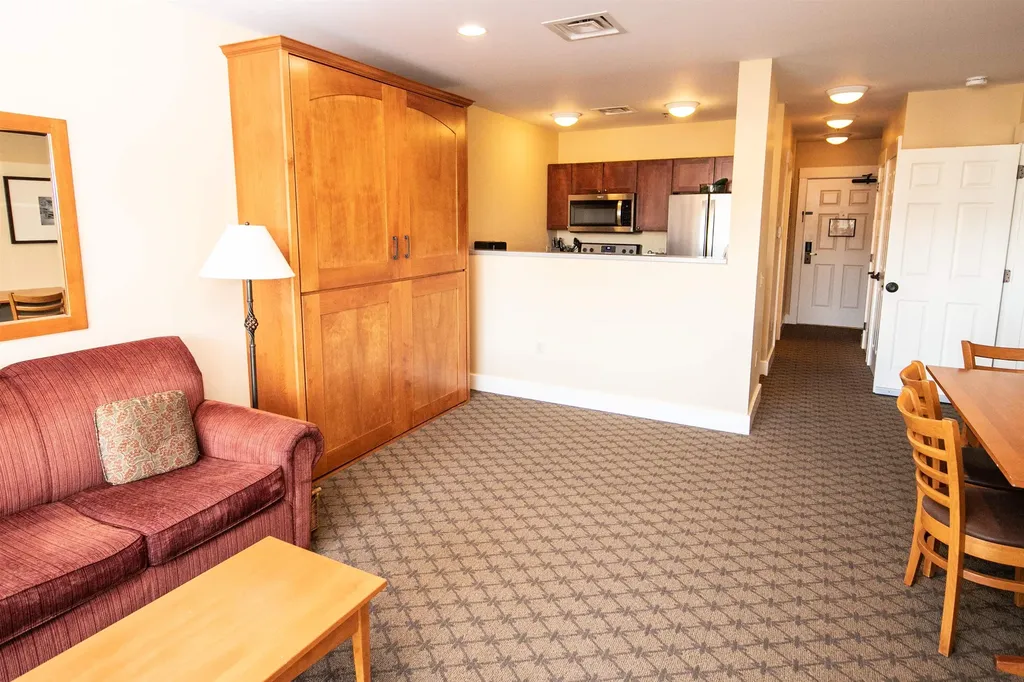 382/384 Qtr. I V Jackson Gore Inn Ludlow VT 05149