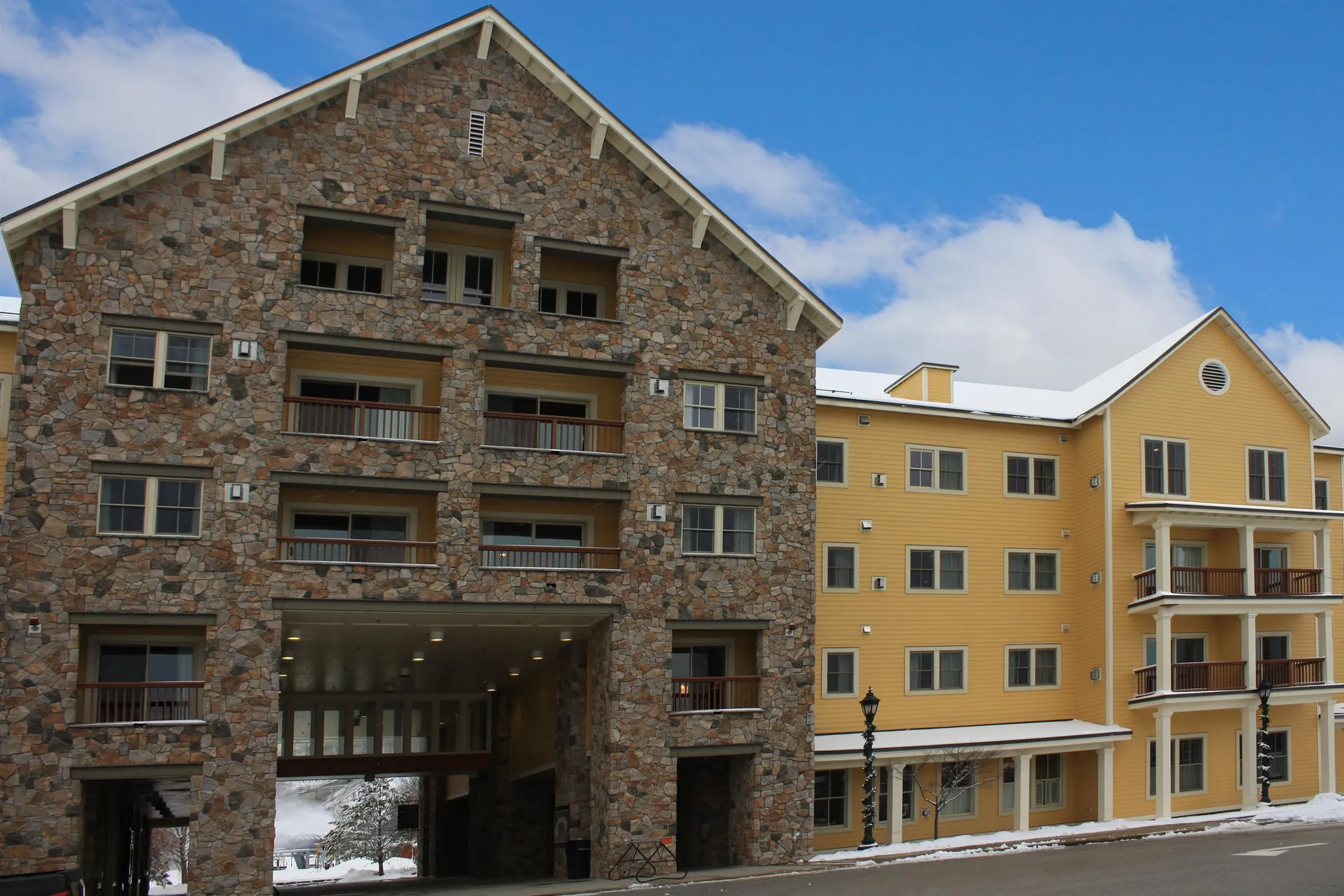 382/384 Qtr. I V Jackson Gore Inn Ludlow VT 05149