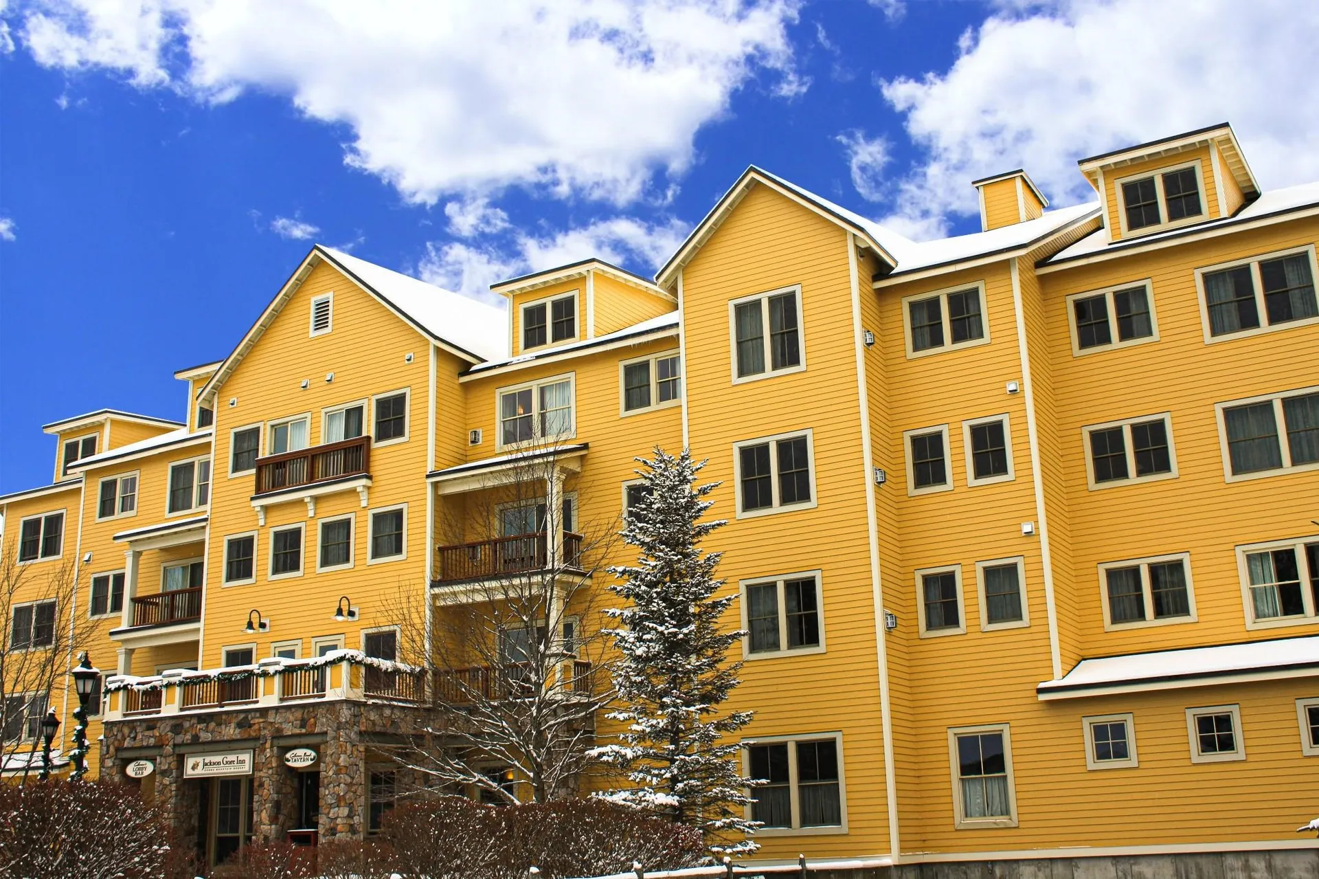 382/384 Qtr. I V Jackson Gore Inn Ludlow VT 05149