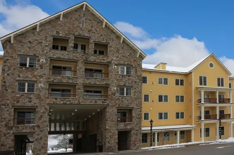 382/384 Qtr. I V Jackson Gore Inn Ludlow VT 05149