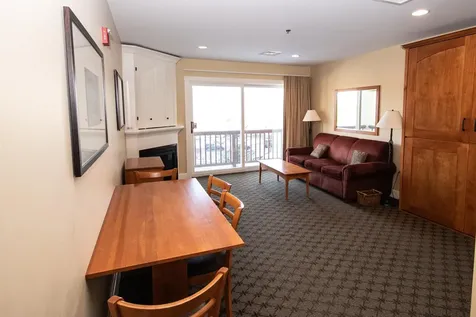 382/384 Qtr. I V Jackson Gore Inn Ludlow VT 05149