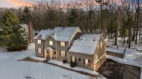 15 Cameron Drive Nashua NH 03062