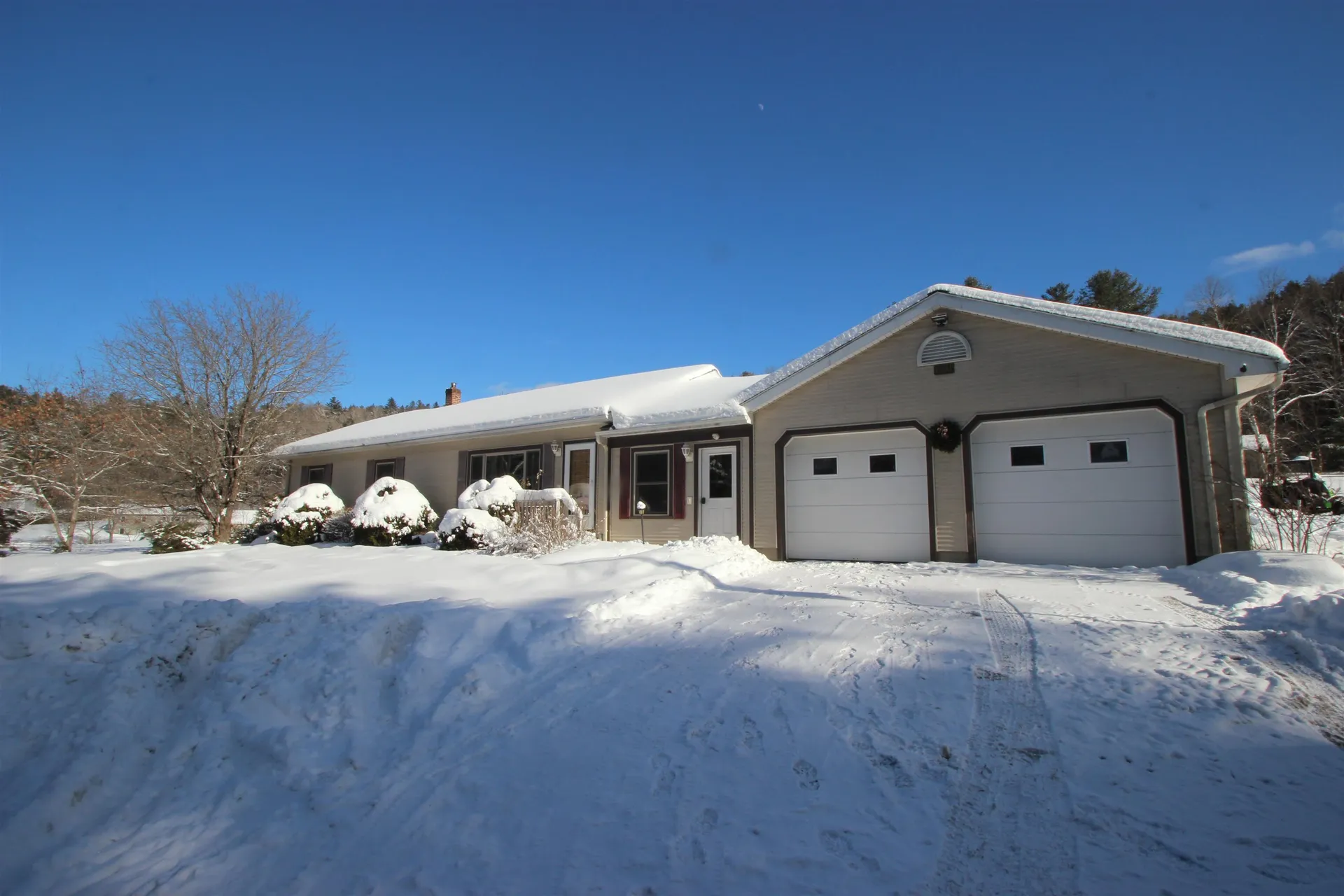 6304 Vt Route 14 Calais VT 05650-8006