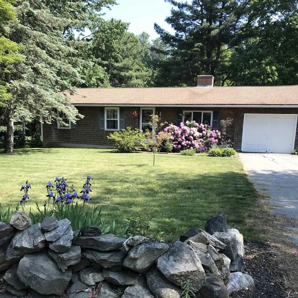 22 Hobbs Road North Hampton NH 03862