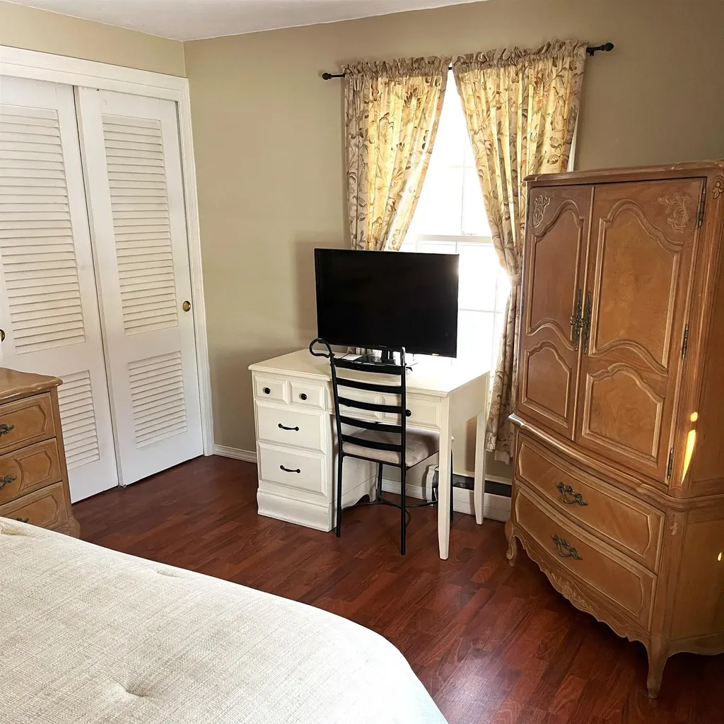 22 Hobbs Road North Hampton NH 03862