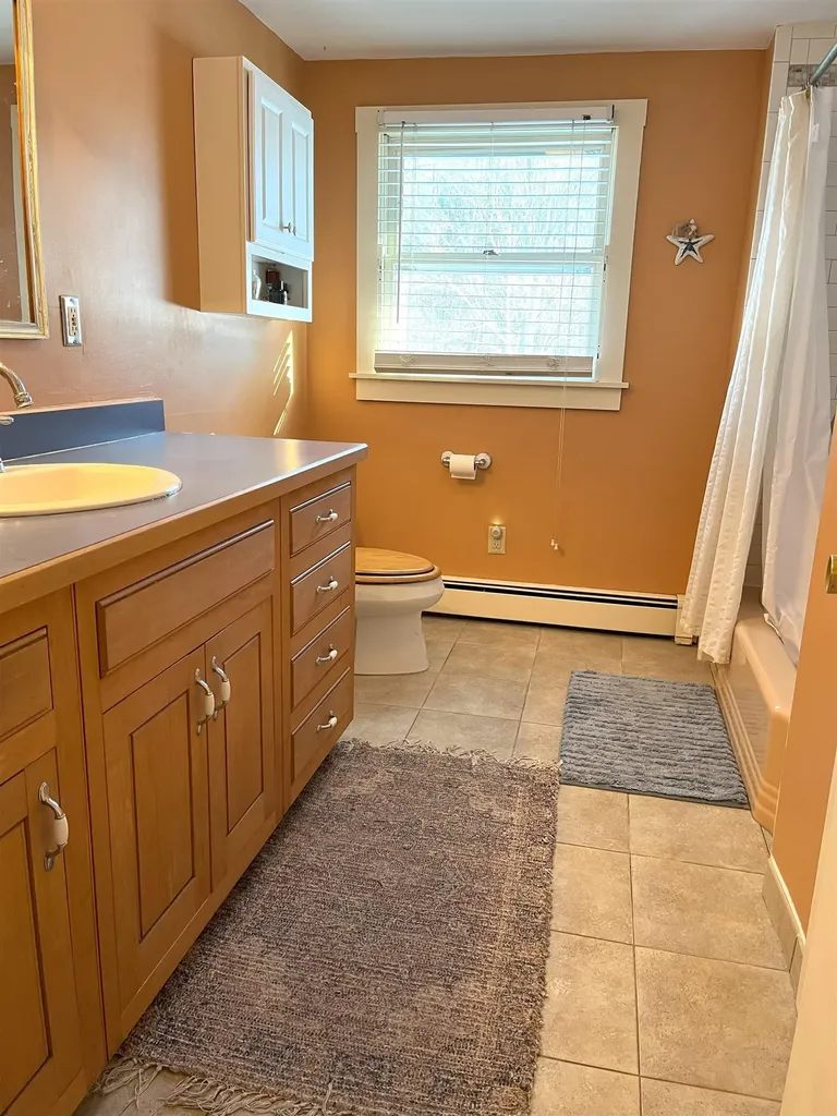 22 Hobbs Road North Hampton NH 03862