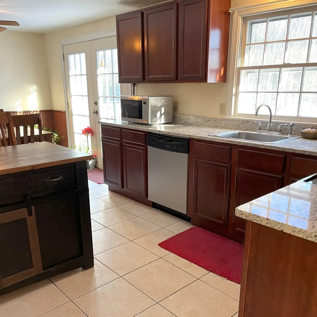 22 Hobbs Road North Hampton NH 03862