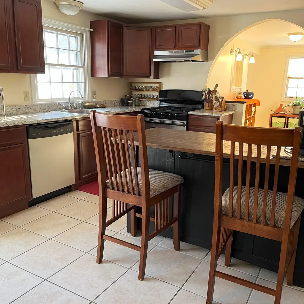 22 Hobbs Road North Hampton NH 03862