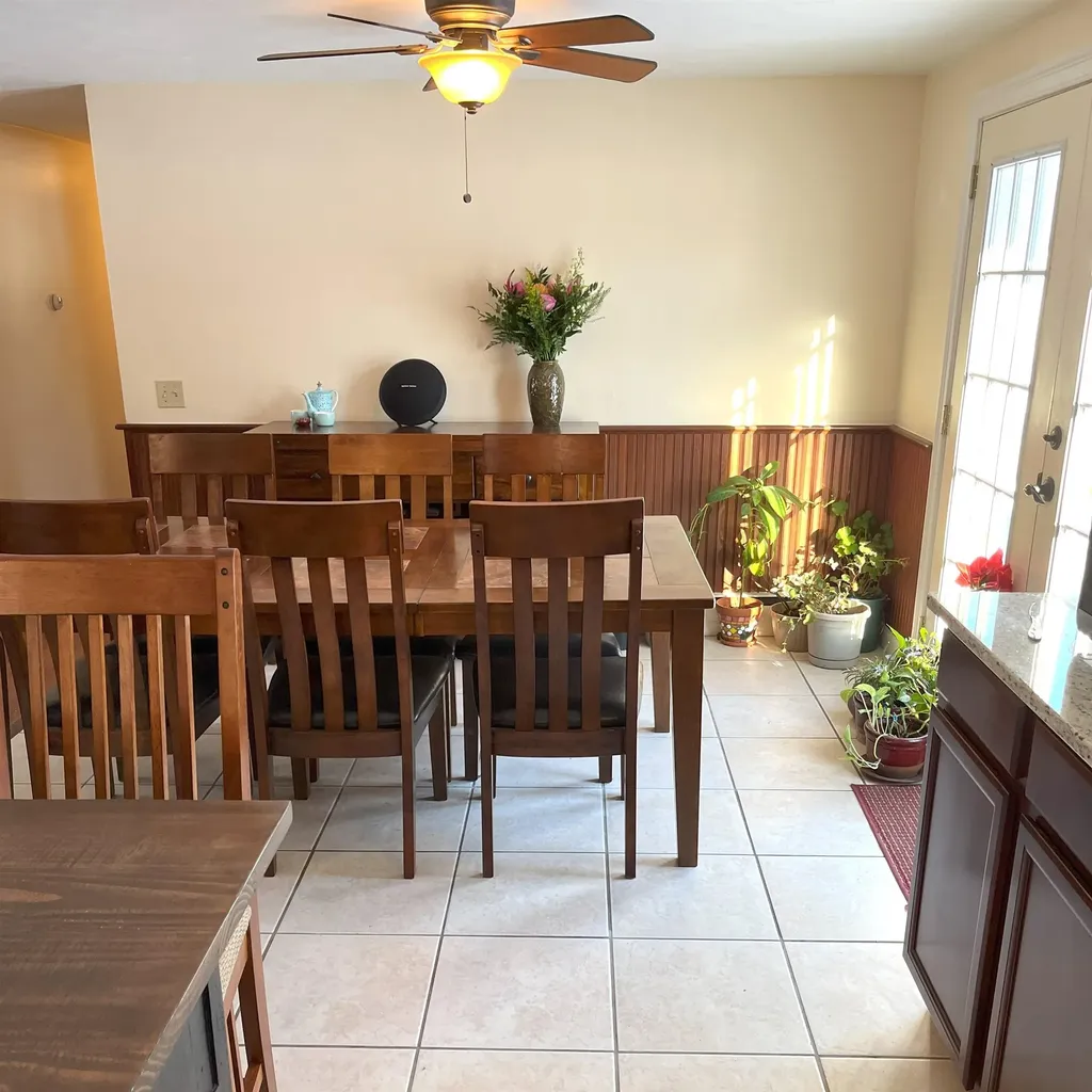 22 Hobbs Road North Hampton NH 03862