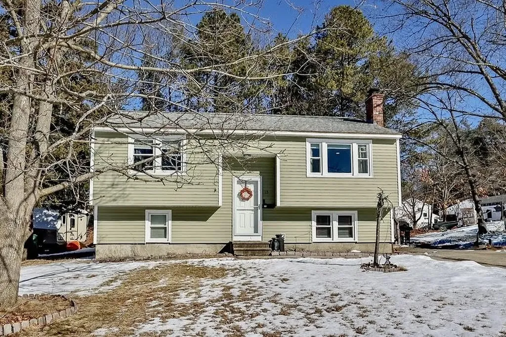 15 Burnett Street Nashua NH 03060