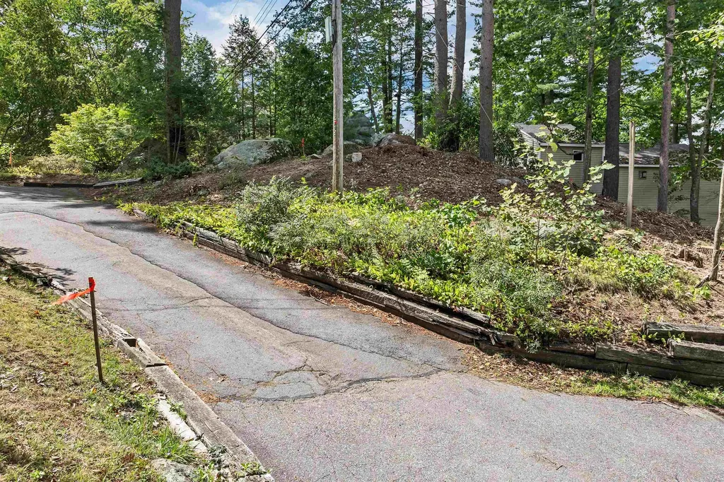 9 Valcat Lane Atkinson NH 03811