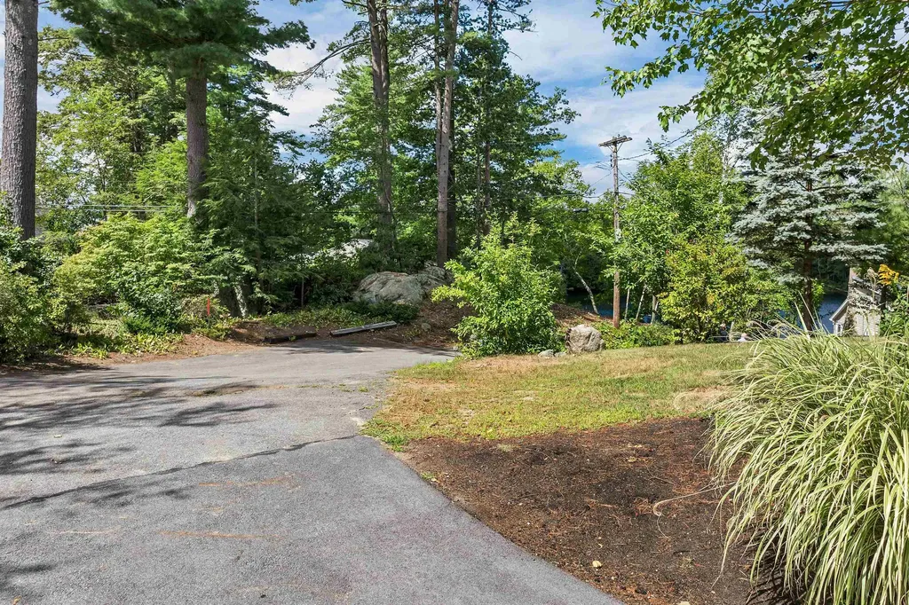 9 Valcat Lane Atkinson NH 03811