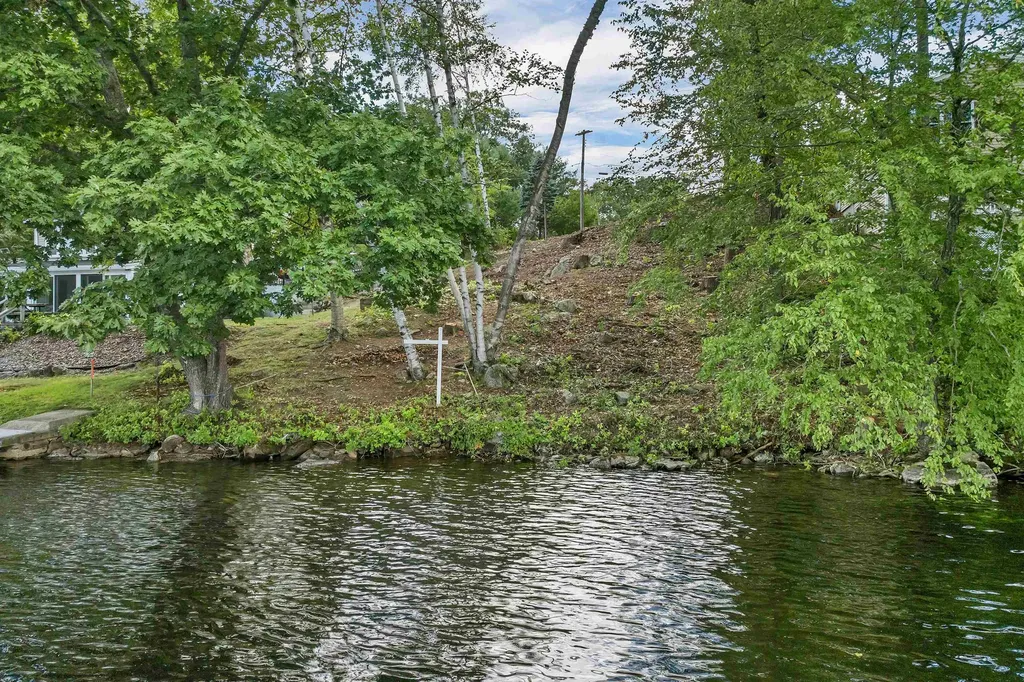 9 Valcat Lane Atkinson NH 03811