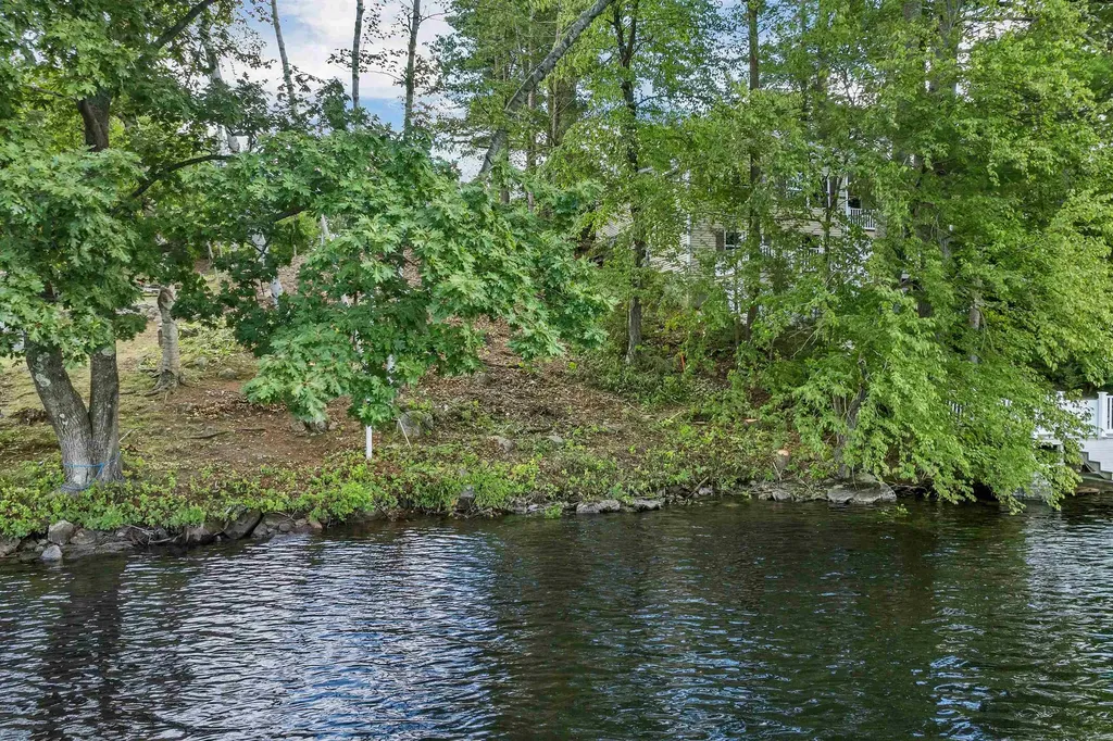 9 Valcat Lane Atkinson NH 03811