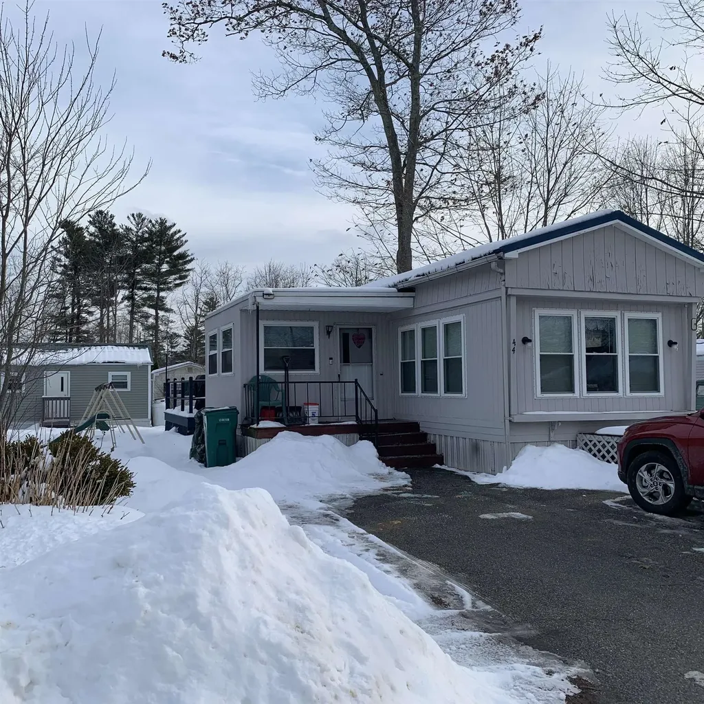 44 Holly Park Lane Rochester NH 03867