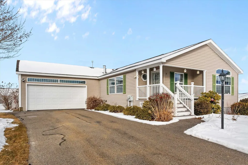 12 Loggers Lane Sandown NH 03873