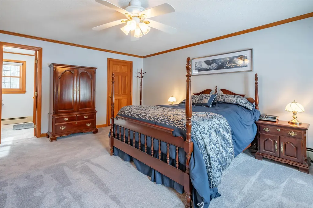 27 White Plains Avenue Londonderry NH 03053