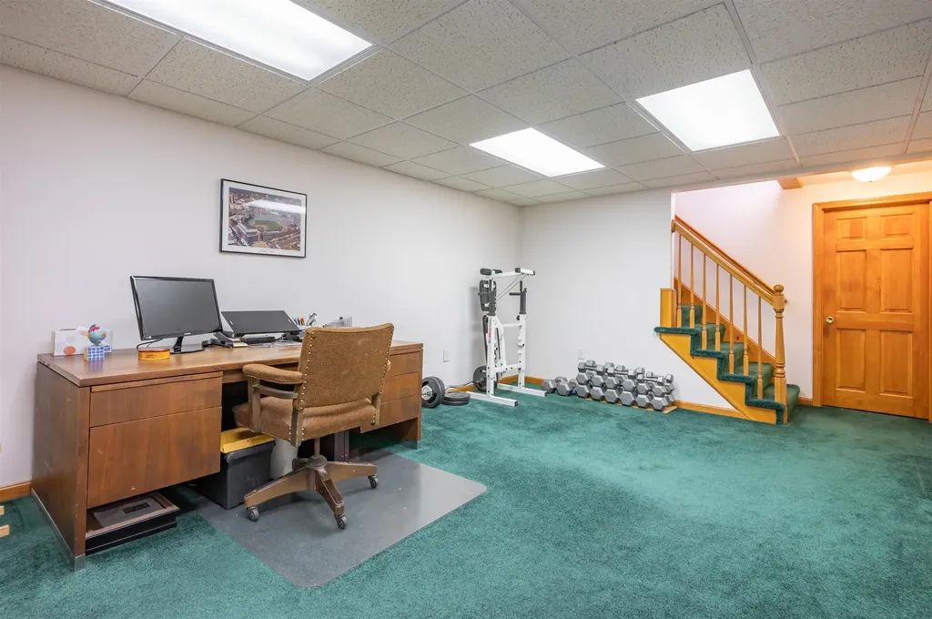 27 White Plains Avenue Londonderry NH 03053