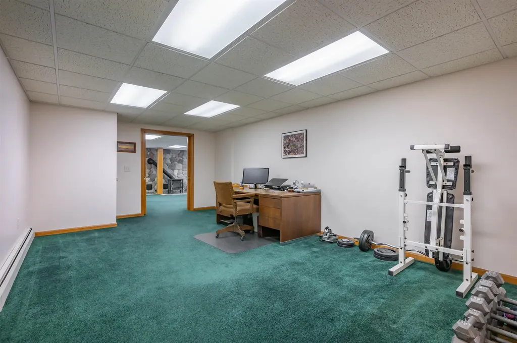 27 White Plains Avenue Londonderry NH 03053