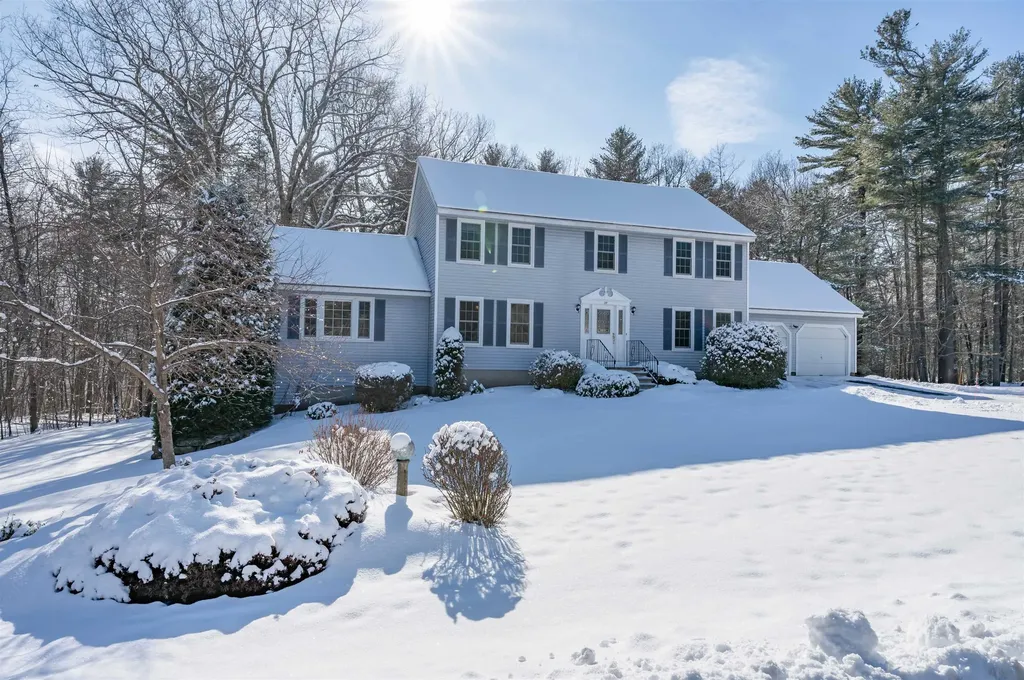 27 White Plains Avenue Londonderry NH 03053