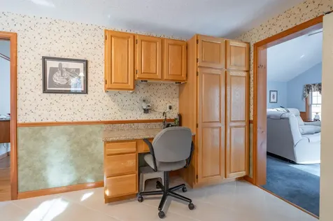 27 White Plains Avenue Londonderry NH 03053