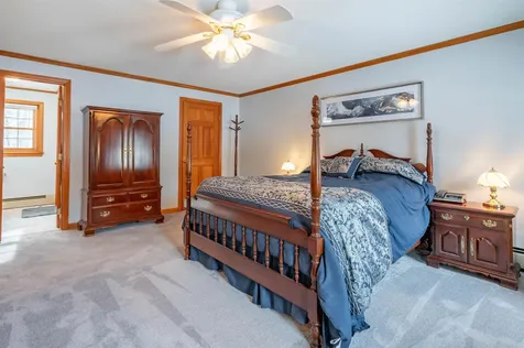 27 White Plains Avenue Londonderry NH 03053