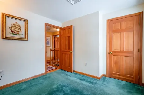 27 White Plains Avenue Londonderry NH 03053