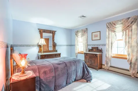 27 White Plains Avenue Londonderry NH 03053