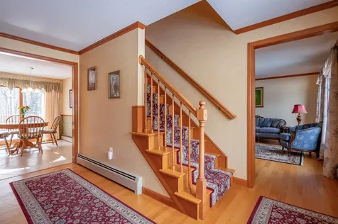 27 White Plains Avenue Londonderry NH 03053