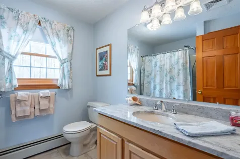 27 White Plains Avenue Londonderry NH 03053