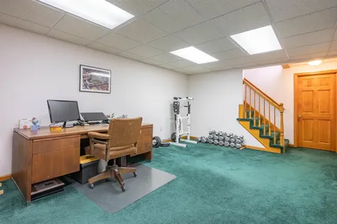 27 White Plains Avenue Londonderry NH 03053