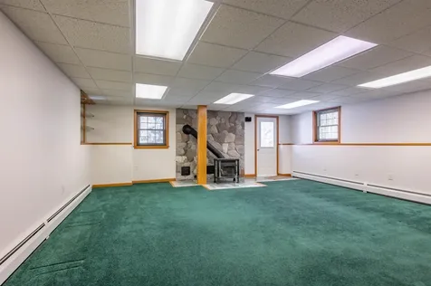 27 White Plains Avenue Londonderry NH 03053