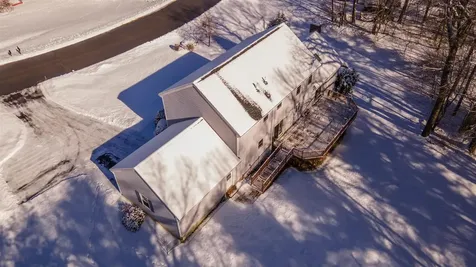 27 White Plains Avenue Londonderry NH 03053