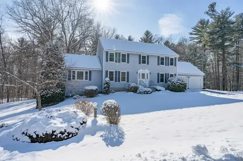 27 White Plains Avenue Londonderry NH 03053