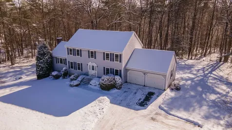 27 White Plains Avenue Londonderry NH 03053