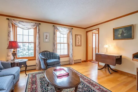 27 White Plains Avenue Londonderry NH 03053