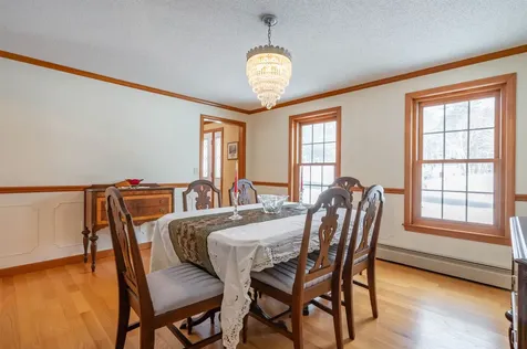 27 White Plains Avenue Londonderry NH 03053