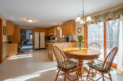 27 White Plains Avenue Londonderry NH 03053