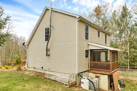 10 Foss Drive Barnstead NH 03225
