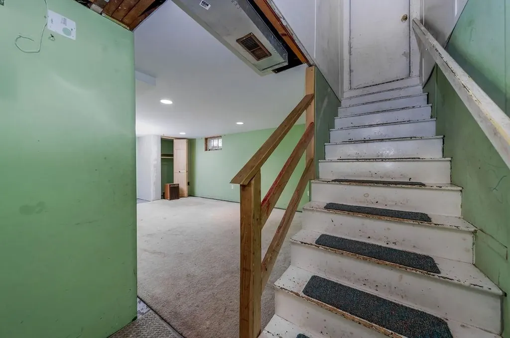 13 Estabrook Circle Lebanon NH 03784