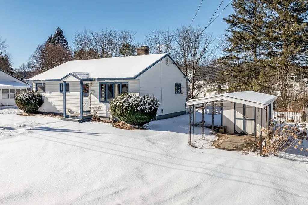 13 Estabrook Circle Lebanon NH 03784