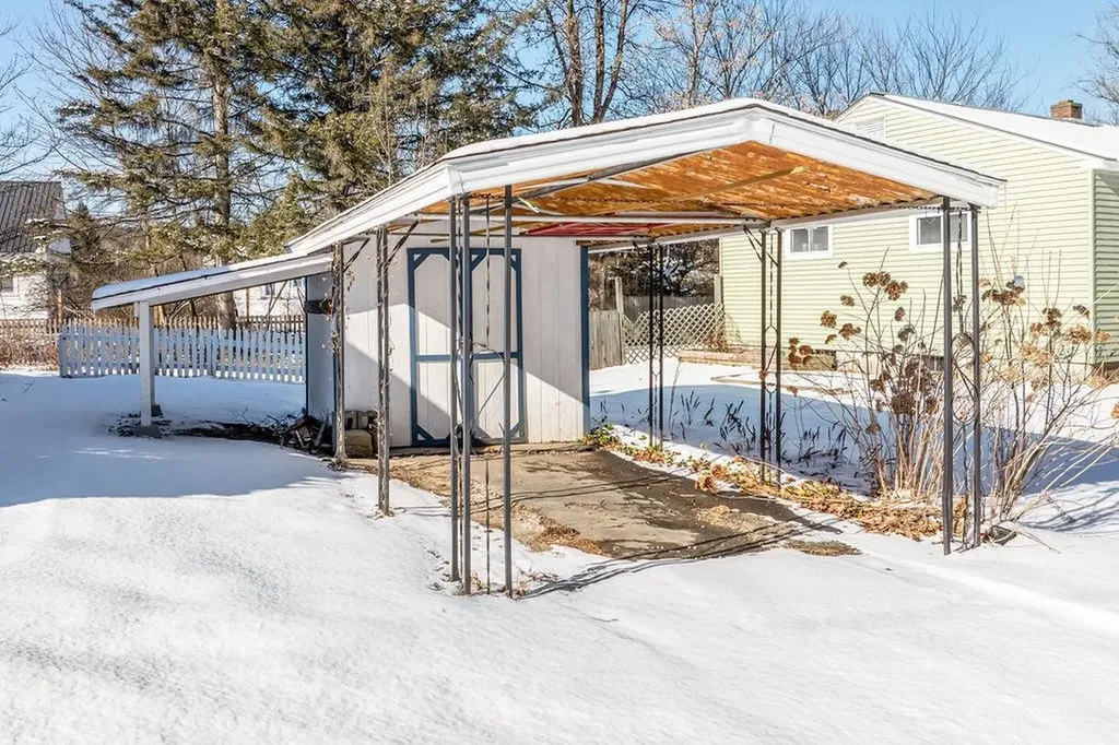 13 Estabrook Circle Lebanon NH 03784