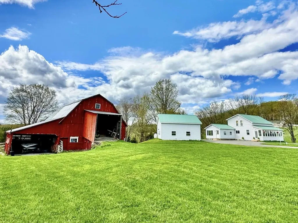 253 Airport Road Lyndon VT 05851