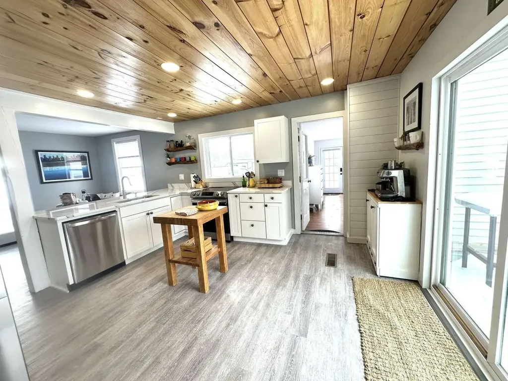 253 Airport Road Lyndon VT 05851