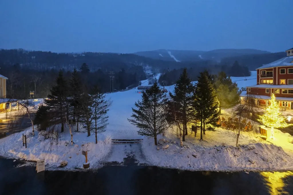 335/337 Qii Jackson Gore Inn Ludlow VT 05149