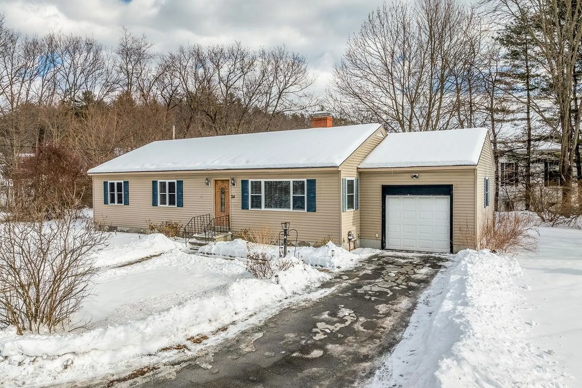 24 Ash Street Hartford VT 05001