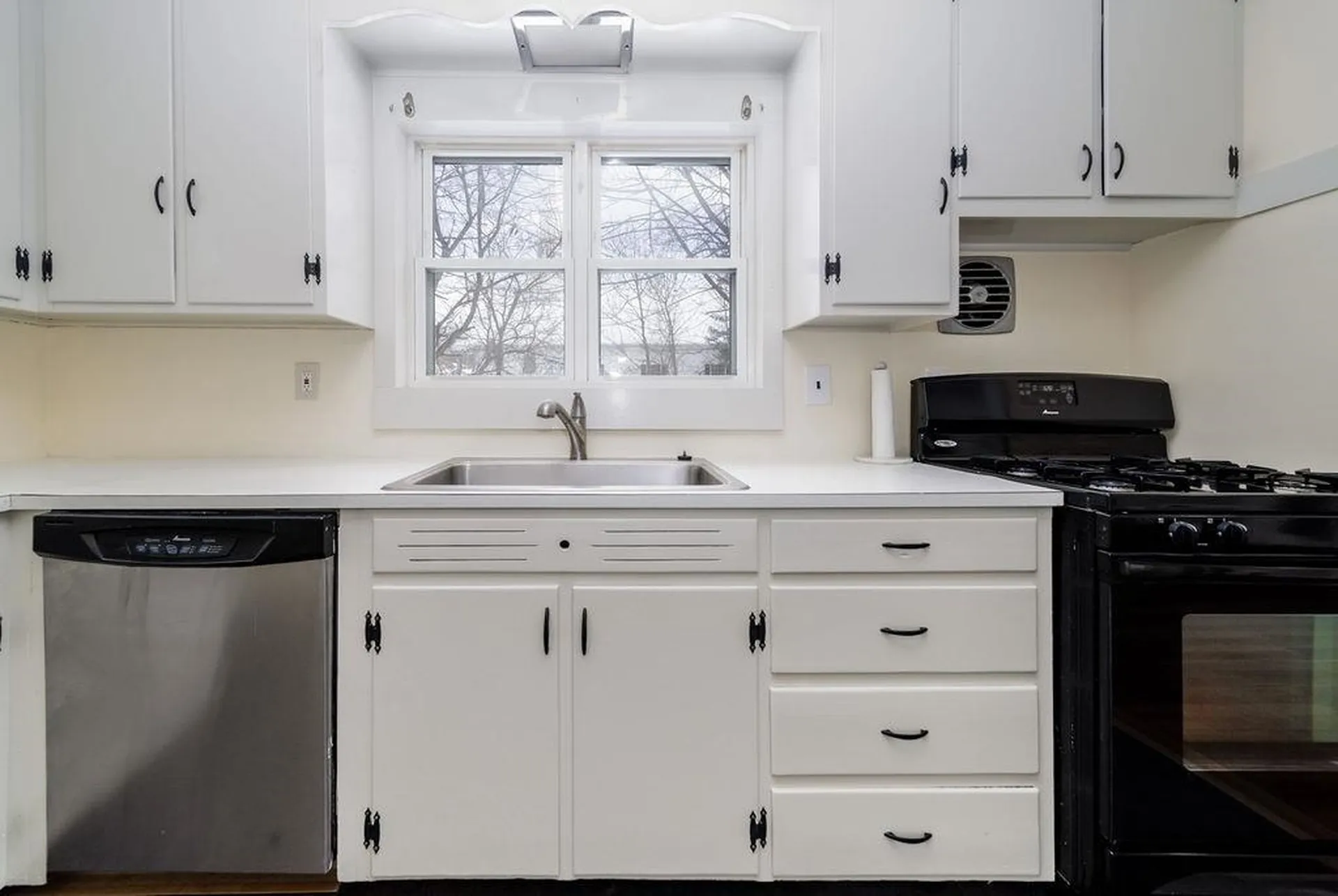 24 Ash Street Hartford VT 05001